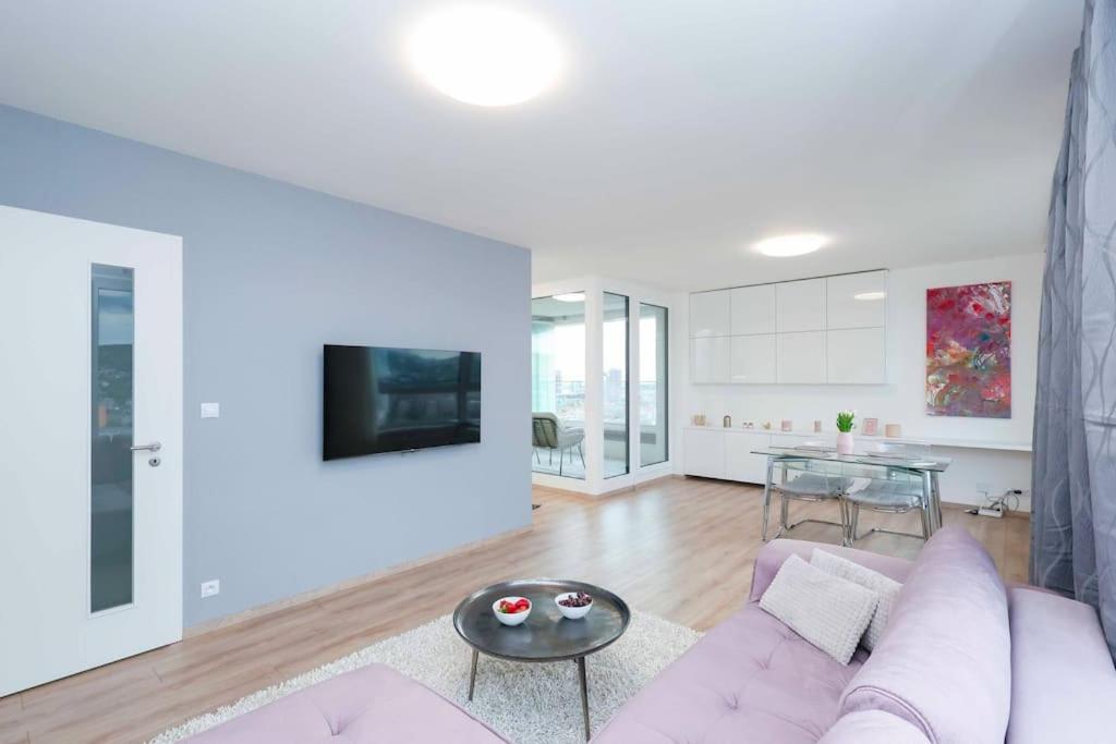 Danubius One - Spacious Apartment W Free Parking Bratislava Dış mekan fotoğraf