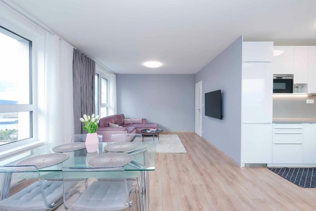 Danubius One - Spacious Apartment W Free Parking Bratislava Dış mekan fotoğraf