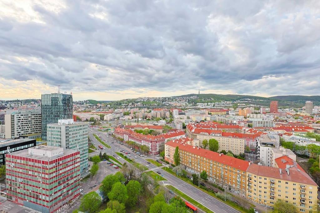Danubius One - Spacious Apartment W Free Parking Bratislava Dış mekan fotoğraf