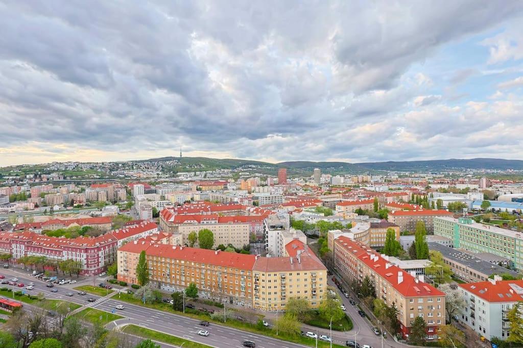 Danubius One - Spacious Apartment W Free Parking Bratislava Dış mekan fotoğraf